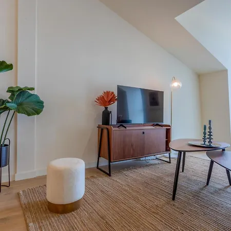 Sky View Apartment *