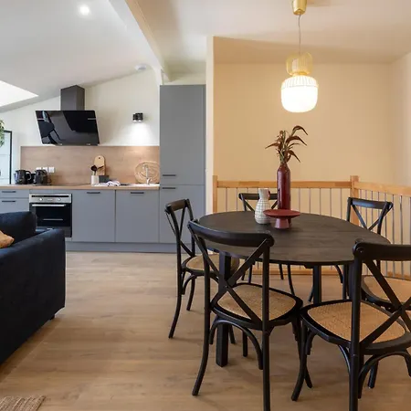 Sky View Apartment